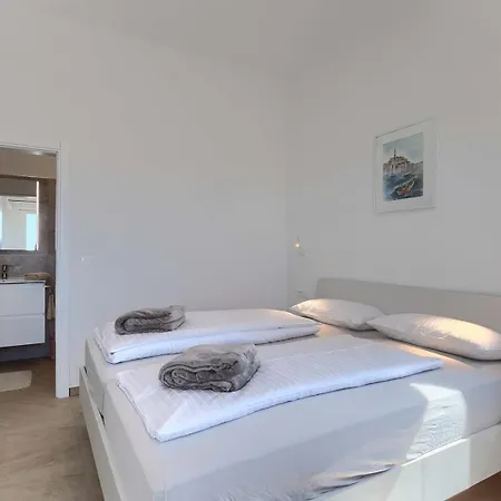 Lisetta Villa *